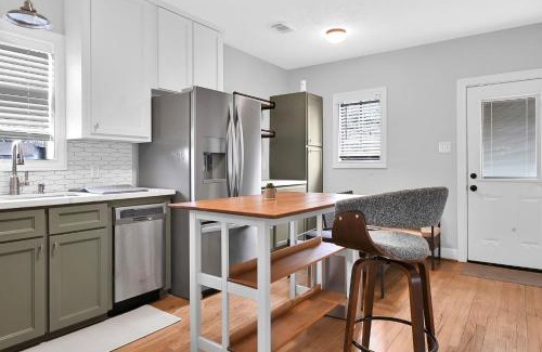 Northside Maison | Sweet Houston, 14 People, 4 Bethroom, 2 Full Restrooms