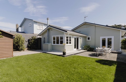 Kilbirnie Maison | Sweet Lyall Bay - walk to beach and popular cafes