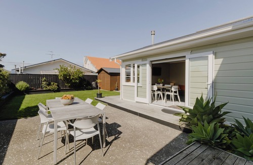 Kilbirnie Maison | Sweet Lyall Bay - walk to beach and popular cafes