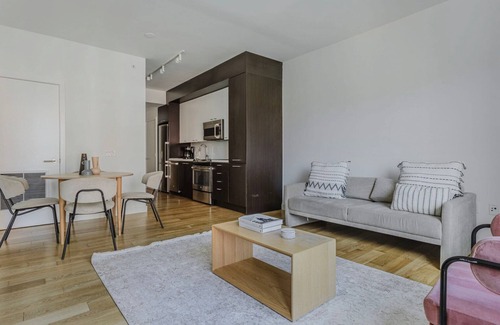 Navy Yard Appartement | Sweet Navy Yard 1BR w/ Gym, Balcony, W/D, Doorman & A/C, by Blueground