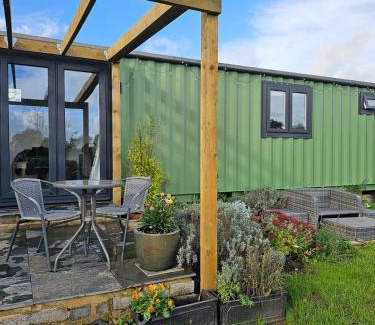 Evesham Autre | Sweet Pea Cabin