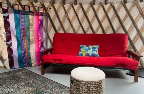 Mason Cabine | Sweet Retreat and Yurt Farm