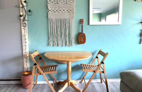 Greensboro Maison | Sweet Sunny Summit House