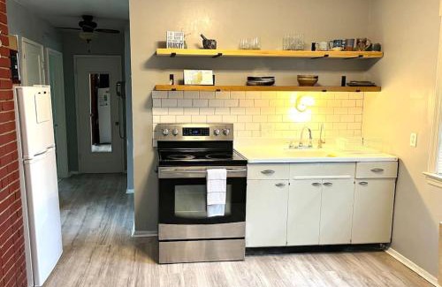 Greensboro Maison | Sweet Sunny Summit House