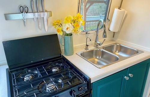 Hector Maison | Sweet Vintage Airstream in FLX Wine Country