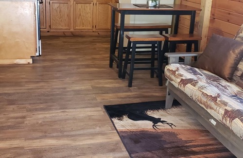 Gainesville Cabine | Sweeton Creek cozy cabin just minutes from Lake Norfork