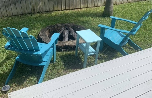 Jensen Beach Maison | “SWEETPEA’S PARADISE”- 2 Bedroom, 2 Bath, Key West Style Cottage, Perfect Locale