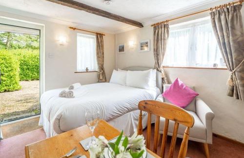 Rackheath Maison | Swift Host - Studio - Barn Cottage - Garden - Parking