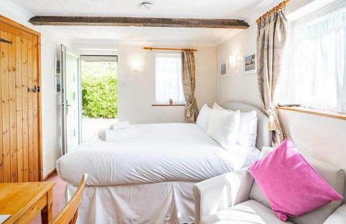 Rackheath Maison | Swift Host - Studio - Barn Cottage - Garden - Parking