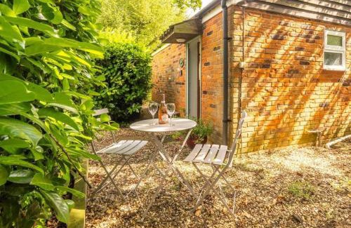 Rackheath Appartement | Swift Host - Studio - The Nook - Garden - Parking