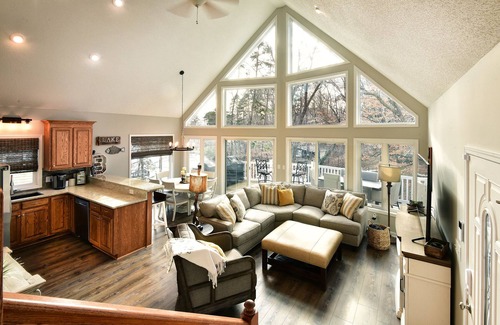 Albemarle Maison | Swift Island Sunsets: Lakefront, Cozy, Sleeps 8
