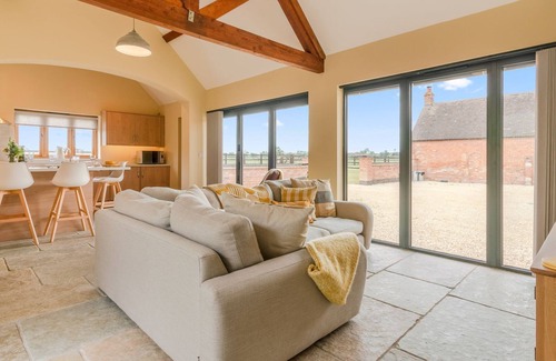 Bidford-on-Avon Cottage | Swifts Retreat at Oosland Barns - sleeps 2 guests in 1 bedroom