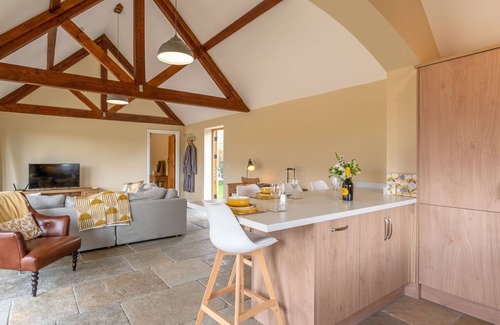 Bidford-on-Avon Cottage | Swifts Retreat at Oosland Barns - sleeps 2 guests in 1 bedroom