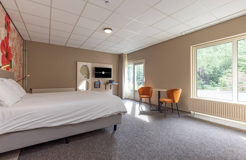 Lochem Hôtel | Swim and Stay — Indoor Pool, Free Parking, and Great Games Right Inside