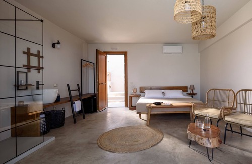 Alonissos Lit Et Petit-Déjeuner | SWIM UP SUITE with direct access to the infinity pool and stunning sea view