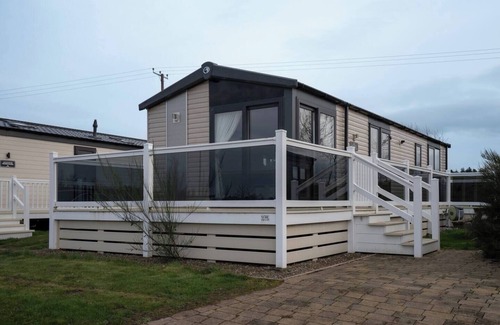 Prestonpans Maison | swimming pool, entertainment complex, and children's play areas.