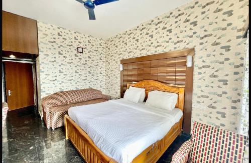 Puri Hôtel | Swimming Pool, Garden and Private Sea Beach HOTEL VI, PURI, fully Air Conditioned Rooms And BREAKFAST, Wifi & Restaurant And Parking - BEST HOTEL IN PURI