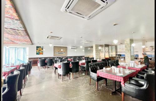 Puri Hôtel | Swimming Pool, Garden and Private Sea Beach HOTEL VI, PURI, fully Air Conditioned Rooms And BREAKFAST, Wifi & Restaurant And Parking - BEST HOTEL IN PURI