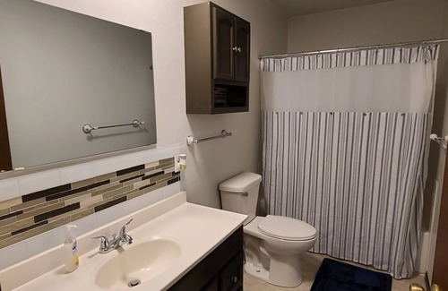 Medicine Lodge Lit Et Petit-Déjeuner | SwinHousing - Main Street Suite, Sleeps 8
