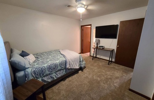 Medicine Lodge Lit Et Petit-Déjeuner | SwinHousing - Main Street Suite, Sleeps 8