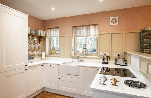 Invergordon Maison | Swiss Chalet Balnagown Castle
