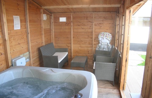 Prestatyn Maison | Swn y mor détaché Holiday Let- par la mer à Prestatyn avec bain à remous privé