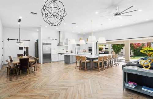 Sundown Manor Maison | Luxurious Spacious: Sport/Game Court, Pool, Hot Tub, Chef’s Kitchen, water slide - Celebrity Hide...