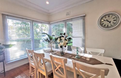 Miranda Maison | Sydney Meets Miranda, Comfy 4 Bedrooms Corner House
