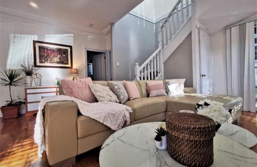 Miranda Maison | Sydney Meets Miranda, Comfy 4 Bedrooms Corner House