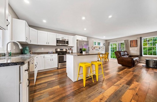Old Orchard Beach Appartement | Symphonic Serenity: 2BR Rhythmic Retreat