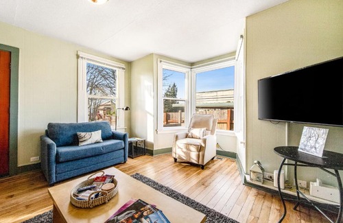 Bremerton Maison | T and B Cottage