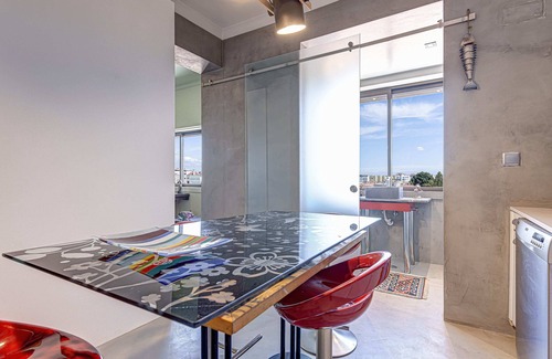 Campo Grande Appartement | T0+1 APARTMENT WITH STUNNING VIEWS OVER THE NEIGHBORHOOD OF ALVALADE