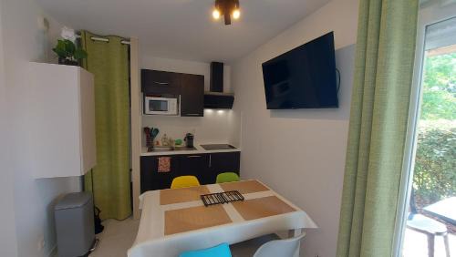 Aureilhan Appartement | T2, 50m du lac, PISCINE, WIFI, jardin terrasse sans vis-à-vis, 1 à 4 pers