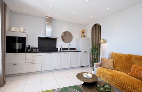 Sanary-sur-Mer Appartement | T2 climatisé 35m² vue mer avec terrasse et parking privé / plage et port à pied