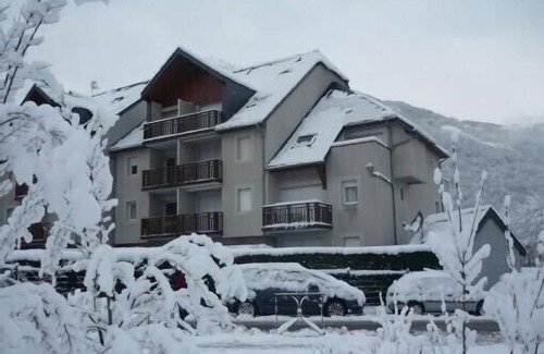 Saint-Lary-Soulan Appartement | Appartement T2 de 2 à 4 personnes au coeur du village, IDEAL POUR CURISTES.