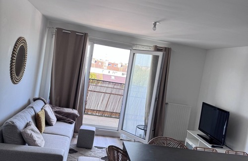 Maurepas Appartement | T2 apartment with private parking