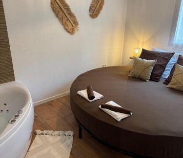 Tournefeuille Appartement | T2, Balneo, sauna, lit rond, jeux arcades, parking