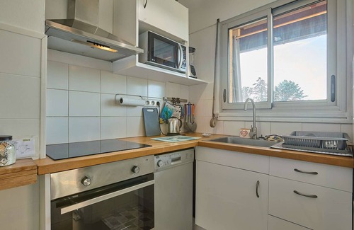 Cazaubon Appartement | T2 bis with veranda, countryside view for 4, parking, wifi