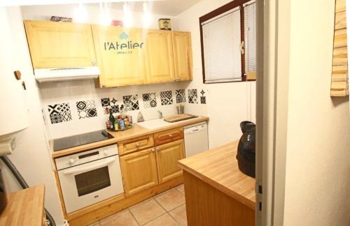 Saint-Lary-Soulan Appartement | T2 Centre Village - Proximité télécabine - Vue montagne Plein Sud - Terrasse couverte - Balcon - Chambre 1 Lit double en 160 - Salon 1 canapé convertible en 140 - Cuisine séparée