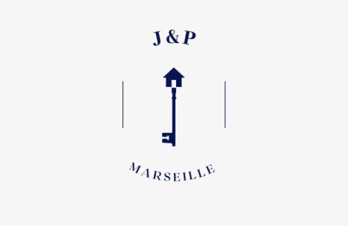 Opera Appartement | T2 Chic, Vue Vieux-Port et Notre Dame, Atypique, Calme, Clim, 48M2, Accès autonome avec code