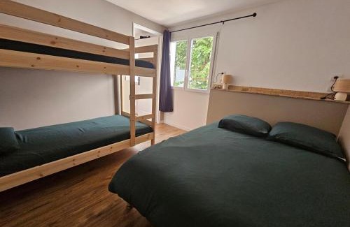 Meze Appartement | T2 climatisé à 50m du port et de la plage