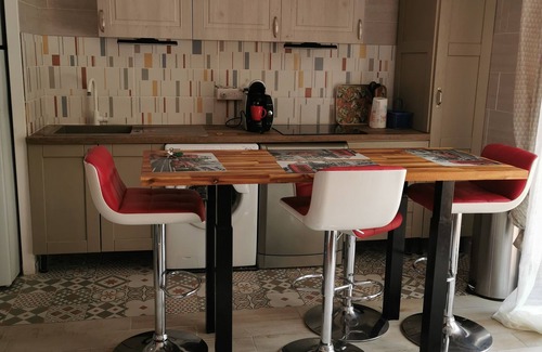 Les Hauts de Canet Appartement | Charmant T2 dans une résidence arborée, 30 m2 avec terrasse,piscine,WIFI,parking