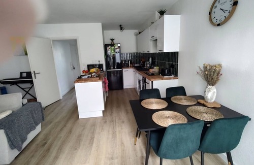 Barriere de Paris Appartement | T2 near metro B with terrace & garden - Parking