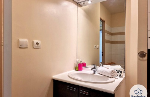 Sainte-Clotilde Centre Appartement | T2 – Paolouisa* – Close to the Sainte-Clotilde Clinic