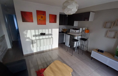 Chaponost Appartement | T2 récent - jardin et terrasse - commerces à pieds