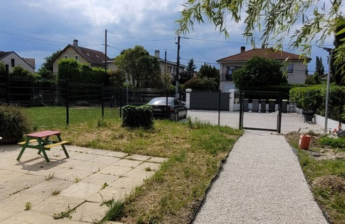Chaponost Appartement | T2 récent - jardin et terrasse - commerces à pieds