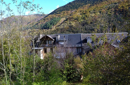 Bagneres-de-Luchon Appartement | T2 expo sud, parking, cave, balcon, vue montagne