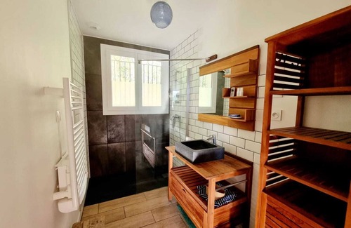 Bayonne Appartement | T3-75m2 +TERRASSE de 40m2 au 1er étage d 'une maison +JARDIN et PARKING privatif