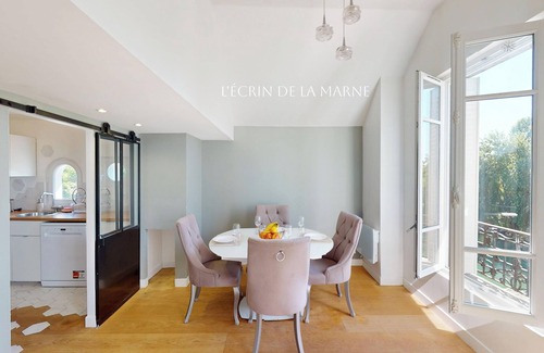 Le Port sous la Lune Appartement | T3 apartment overlooking the Marne in Nogent sur Marne near Paris & Disney