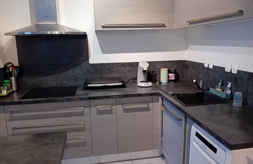La Farlede Appartement | appartement T3 en centre ville, supermarchés 100 m. idéal couple 2 enfants